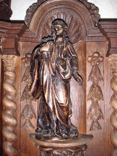 Statuette de saint (Jean l'évangéliste ?) dans la niche de l'aile droite du tabernacle.