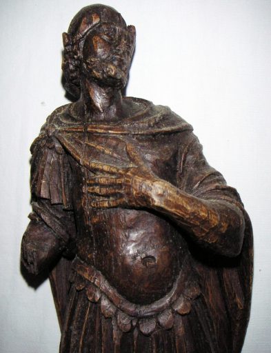 Détail de la statuette de saint légionnaire.