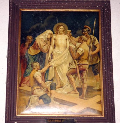 Station X : Jésus est dépouillé de ses vêtements.