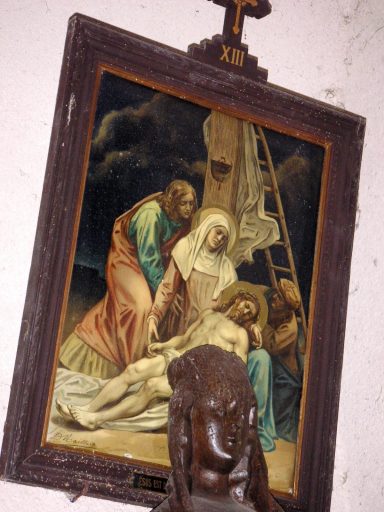 Station XIII : Jésus est descendu de la croix.