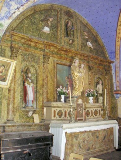 Vue générale de l'autel de la chapelle sud.