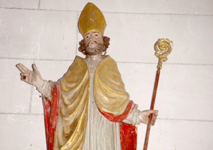 Saint évêque bénissant, détail du buste.
