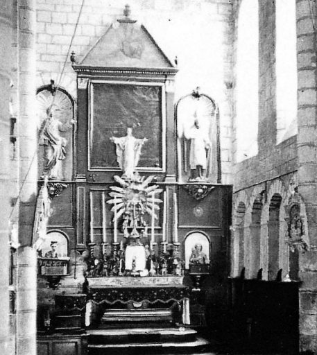 Vue du choeur, avant le démontage du maître-autel et des stalles.