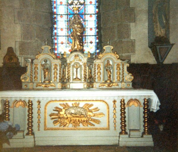 Vue d'ensemble, avant le vol des statuettes du tabernacle.