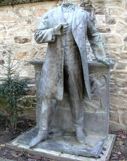 Vue de face latérale droite.