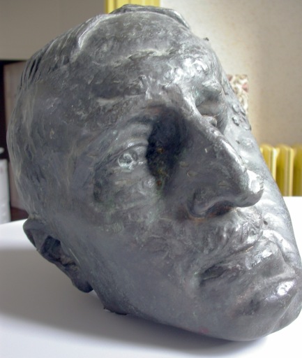 Tête, côté droit.