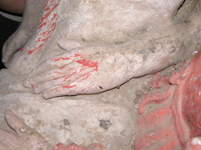 Détail de la main gauche du Christ.