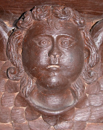 Détail du visage de l'angelot au culot de la niche sud.