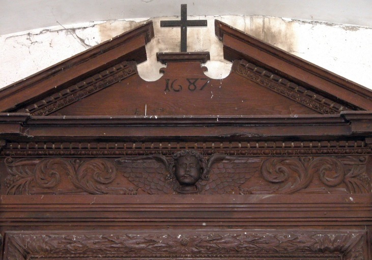 Fronton et architrave.