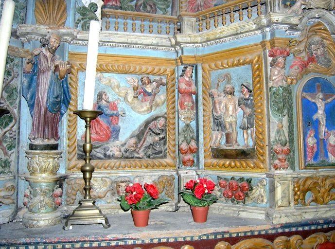 Détail du côté gauche du tabernacle, avec la statuette de saint Pierre, avant restauration.