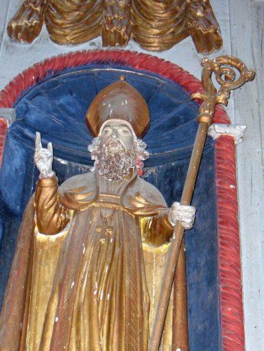 Saint évêque de la travée gauche du retable : détail du buste.