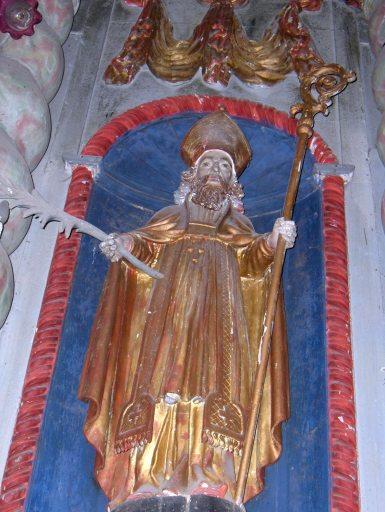 Saint évêque de la travée droite du retable : vue rapprochée.
