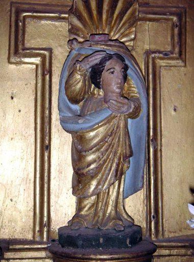 Statuette de sainte Valérie céphalophore dans la niche de l'aile droite du tabernacle.