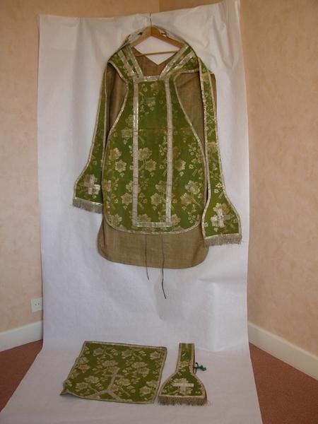 Ornement vert (chasuble, étole, manipule, voile de calice)