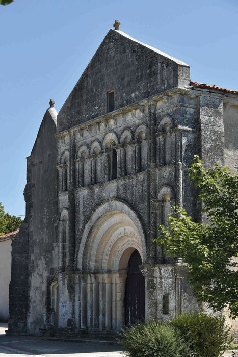 Eglise Saint-Martin : Façade occidentale, vue générale