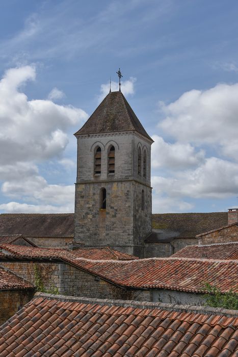 Eglise Saint-Jean-Baptiste : Clocher, élévation est, vue générale