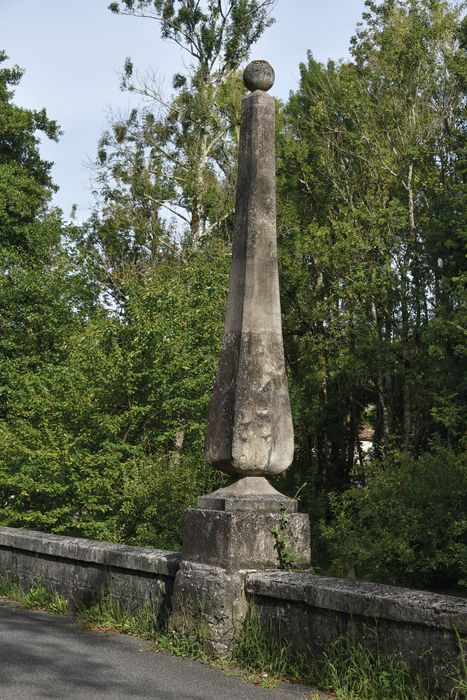 Pyramide sur le pont de l'Antenne : Vue générale