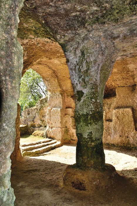 Eglise souterraine monolithe dite chapelle Saint-Georges : Vue générale depuis l'extérieur