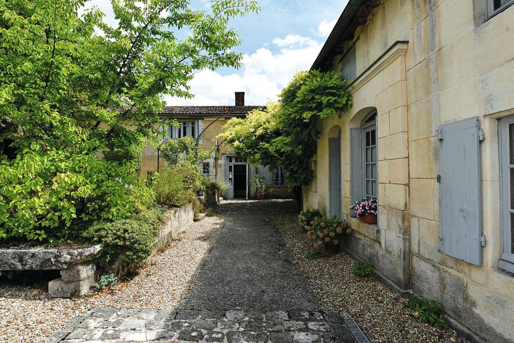 Maison natale de François Mitterand : Cour intérieure, vue partielle