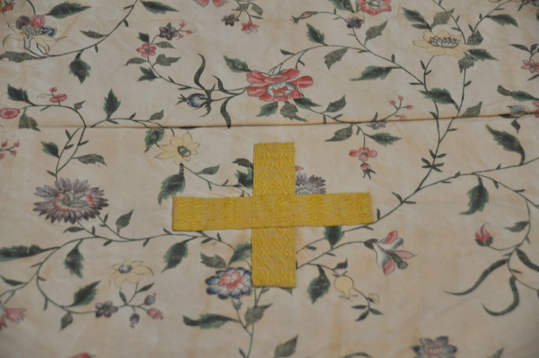 Ornement liturgique n° 5 (crème et or, fleurs des champs) : Voile du calice, détail