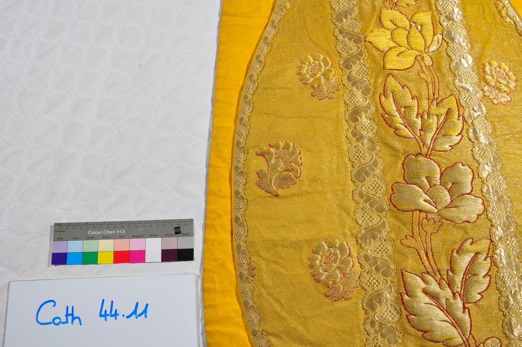 Ornement liturgique n° 14 (doré, brocard d'or) : Chasuble, détail