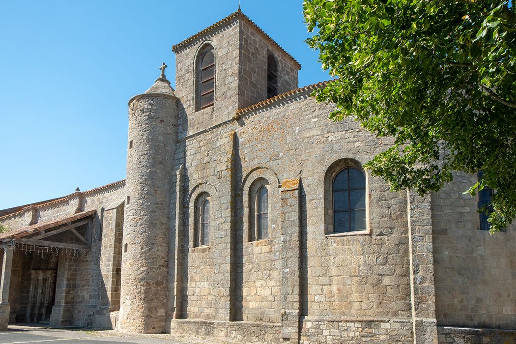 Eglise de Saint-Sauveur-de-Givre-en-Mai : Façade latérale sud, vue générale