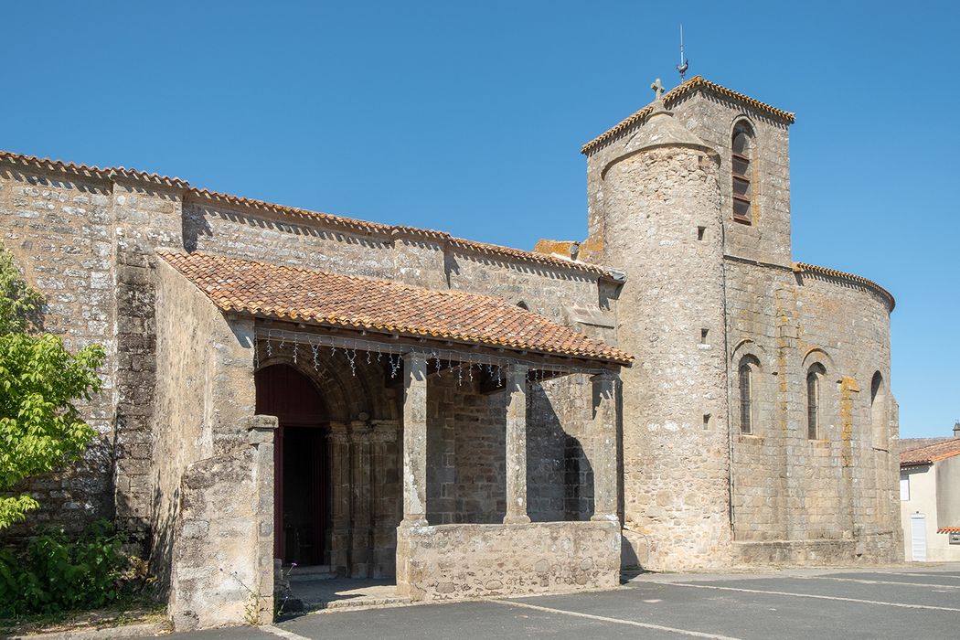 Eglise de Saint-Sauveur-de-Givre-en-Mai : Façade latérale sud, vue générale