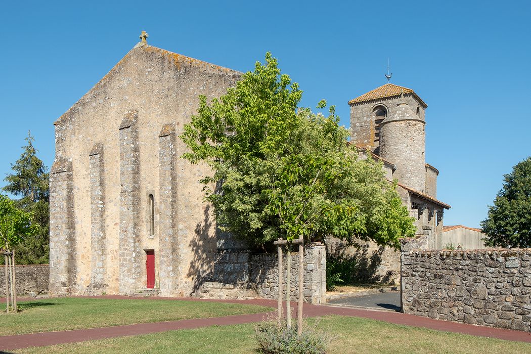 Eglise de Saint-Sauveur-de-Givre-en-Mai : Nef, vue générale