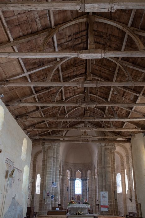 Eglise de Saint-Sauveur-de-Givre-en-Mai : Nef, vue générale