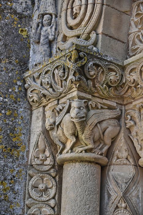 portail ouest, détail d’un chapiteau sculpté