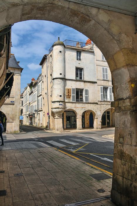 façade est sur rue, vue générale
