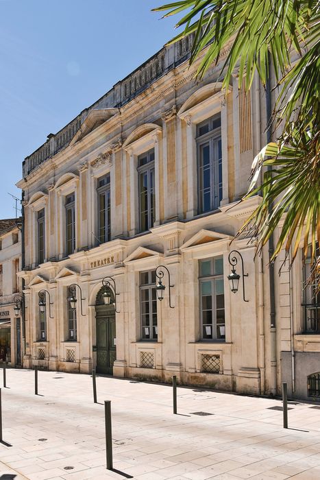 façade sur rue, vue générale