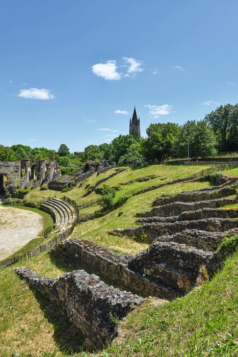 Vue partielle de l’arène depuis la porte est