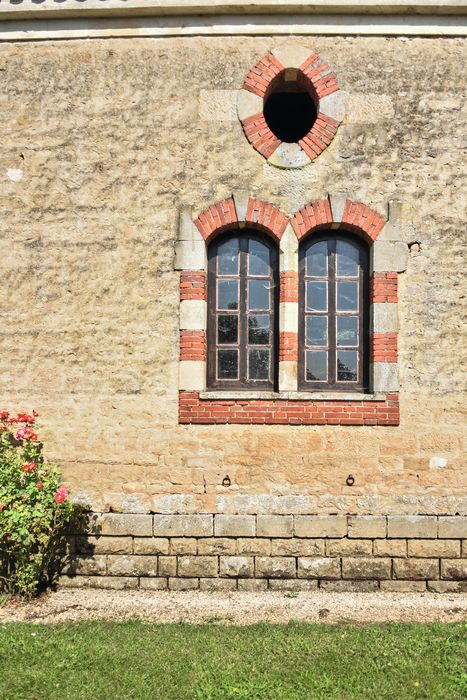 façade est, détail de baies jumelées