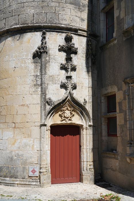 tourelle d'escalier, détail de la porte d'accès