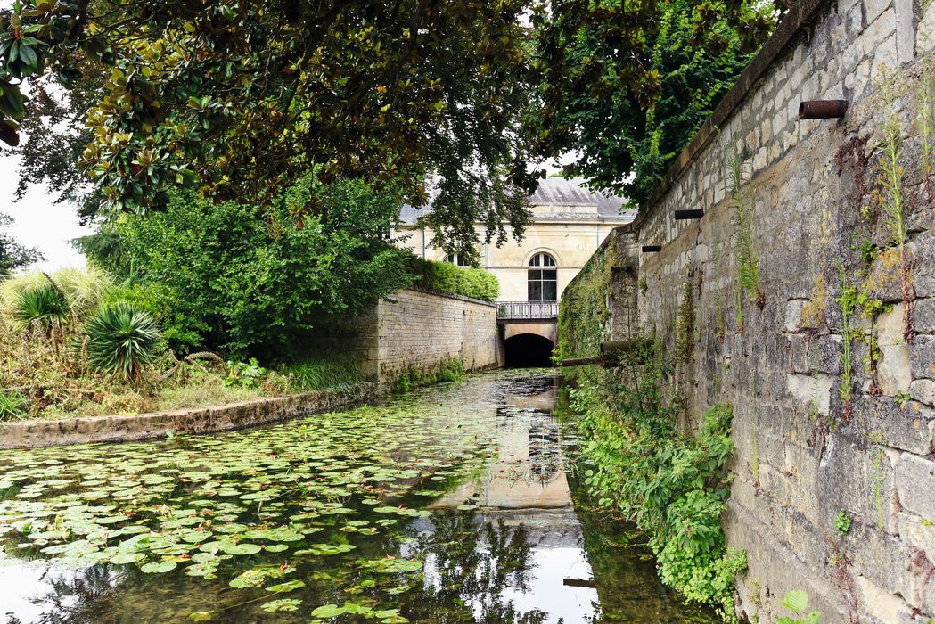 vue générale du canal permettent d'alimenter la station de pompage