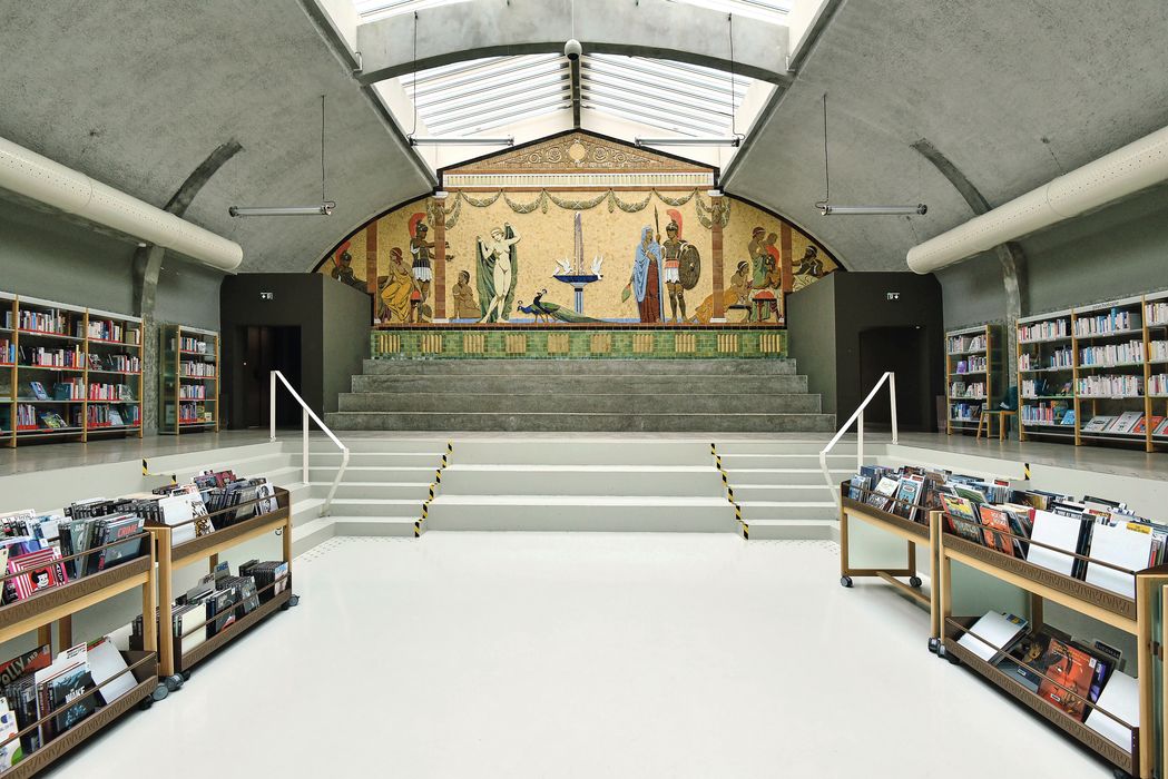 piscine, espace de l'ancien bassin aujourd'hui médiathèque, vue partielle