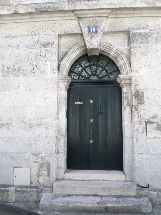 porte d’accès sur rue