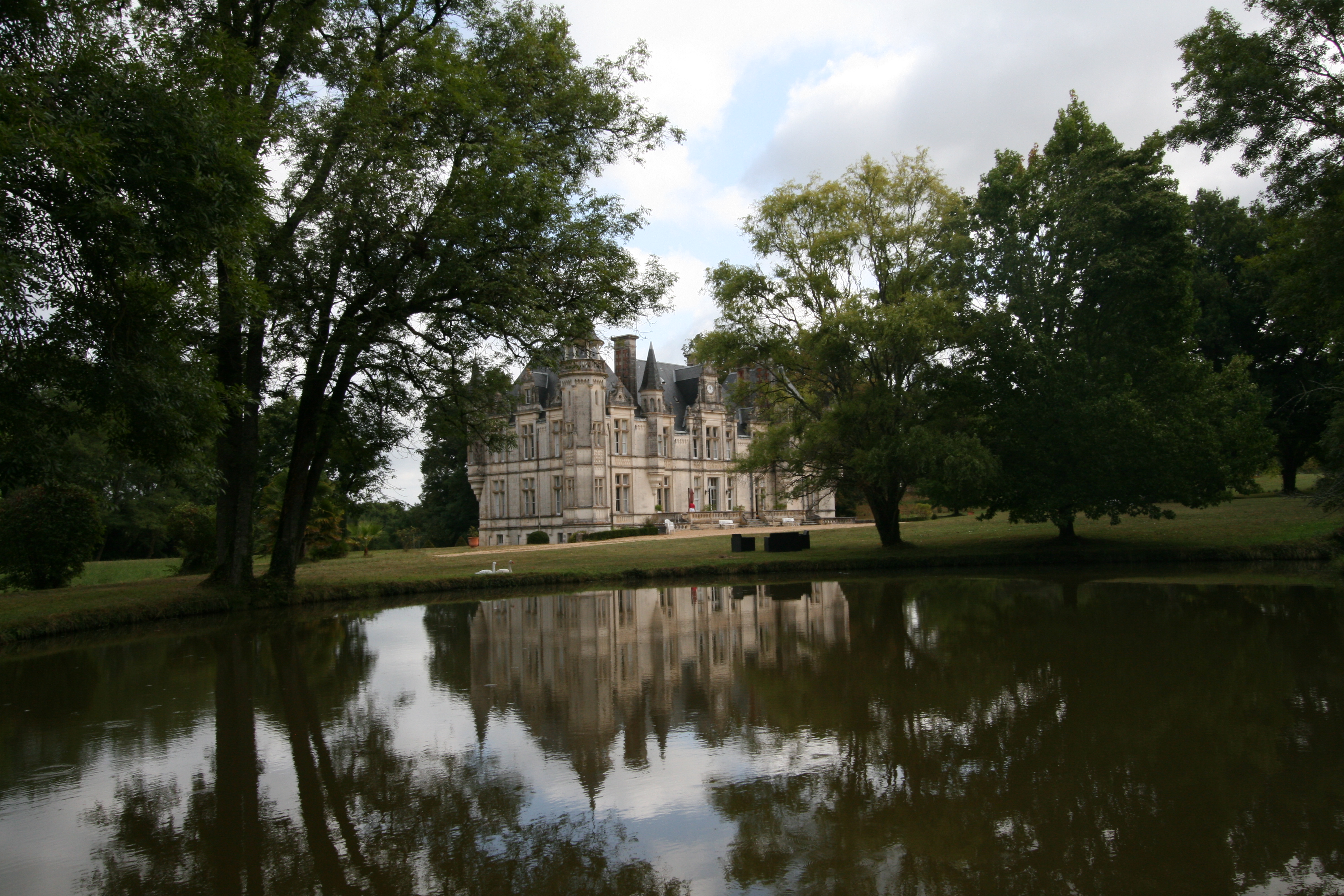 Vue depuis le plan d’eau