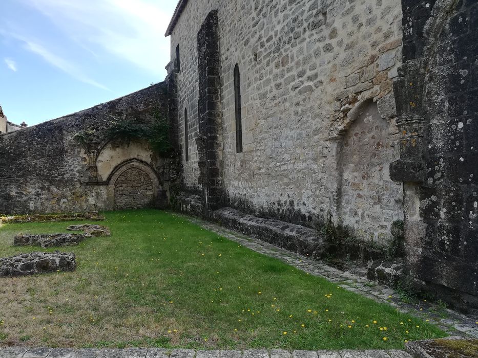 façade latérale nord, vue partielle