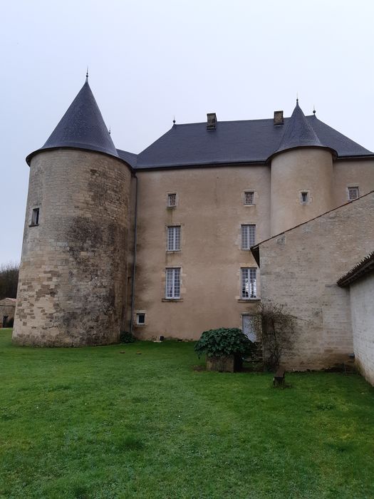 logis, façade nord-ouest, vue partielle