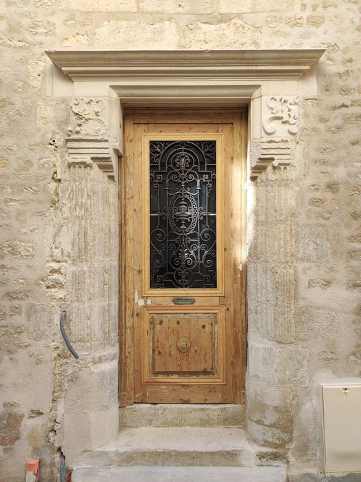 façade sur rue, porte d’accès