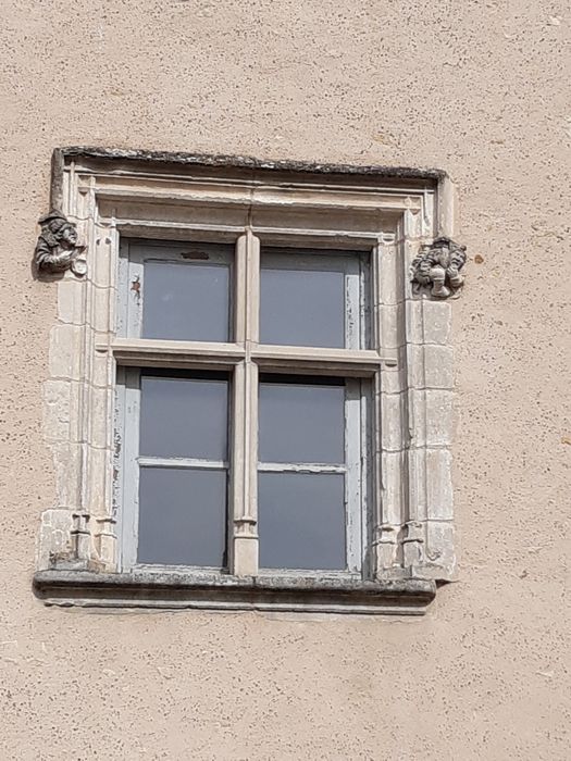 façade est, détail de la baie du 1er étage