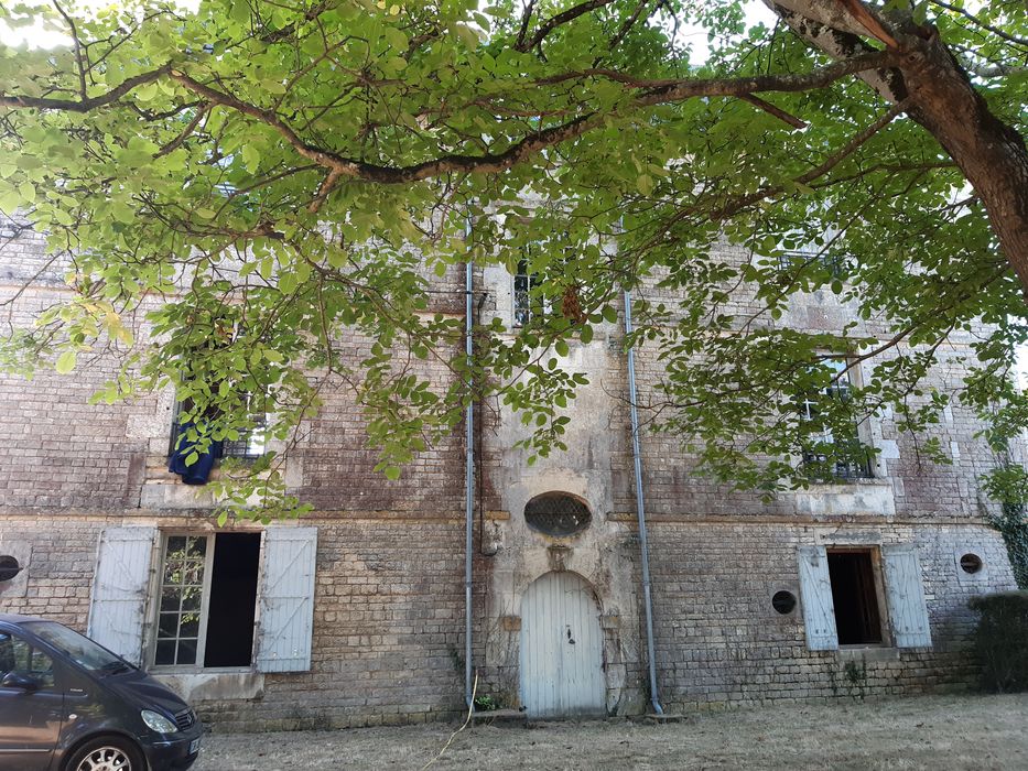 façade ouest, vue partielle