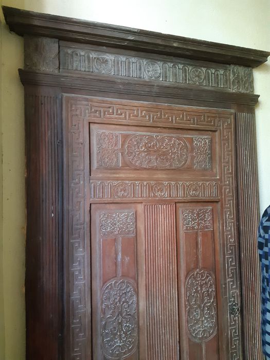vue partielle d’un vantail de porte