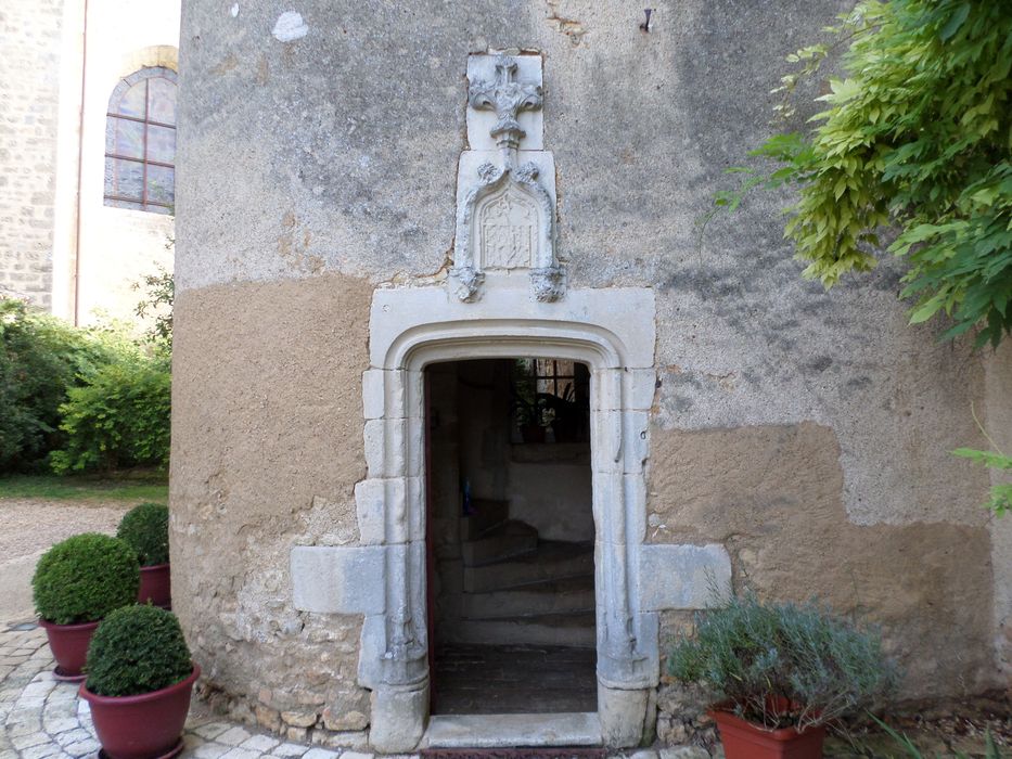 façade ouest, porte d’accès à la tourelle d’escalier