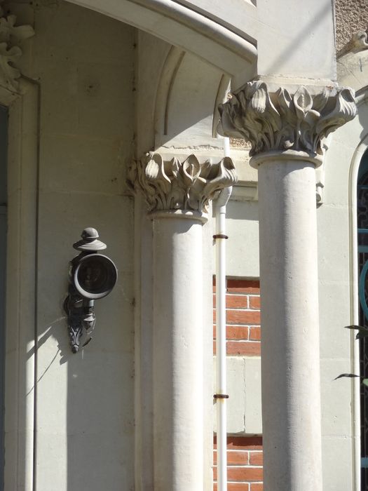 façade ouest, porche d’entrée, détail