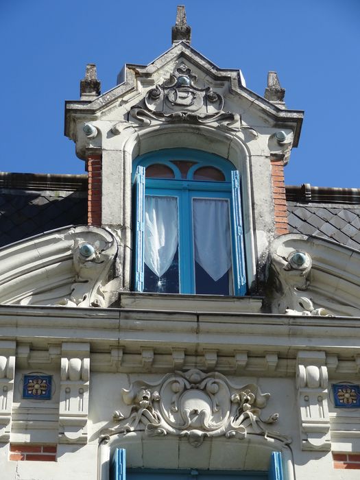 façade ouest, détail d’une lucarne