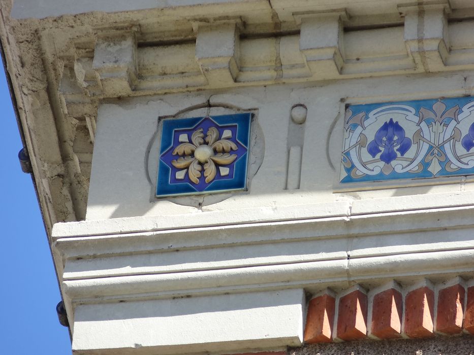 façade ouest, détail décoratif