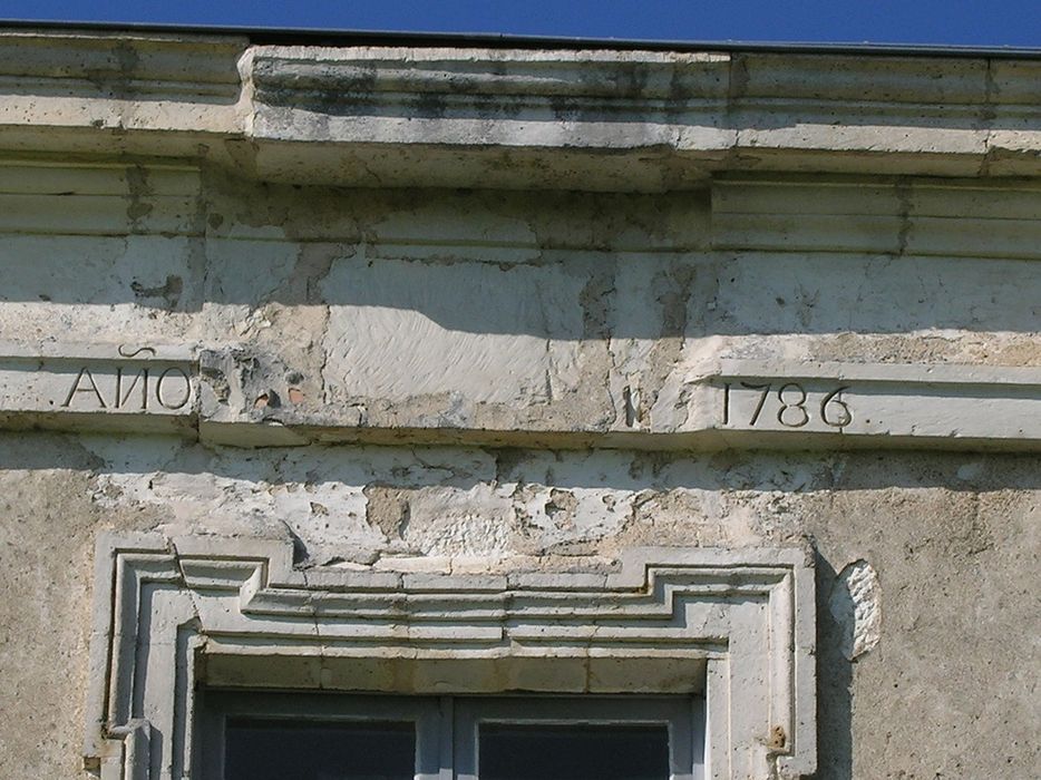 façade est, détail de l'inscription